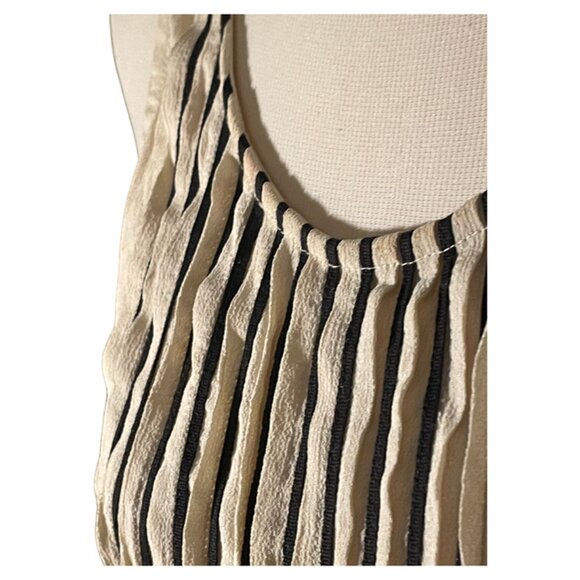 Embroidered pretty tank top - Picture 3 of 6